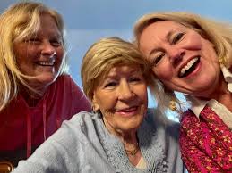 Yesterday I went to see my beloved Irish cousin- Derrie Murray