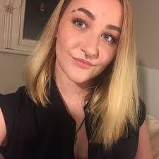 Ashley Cartledge's Instagram, Twitter & Facebook