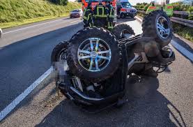 Wenn sie einen vollständig abgerundeten schutz für ihr fahrzeug möchten, empfehlen wir ihnen die vollkasko. Schwerer Unfall Auf Der A8 Zwei Menschen Verunglucken Mit Quad Landkreis Esslingen Stuttgarter Zeitung