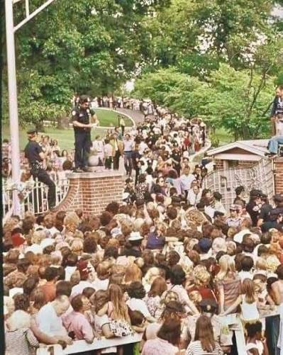 August 17, 1977: Elvis Presley's casket was brought to Graceland. A private  family viewing was held and Vernon also allowed a public viewing to take  place where Elvis fans filed passed Elvis'