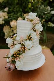 I got my wedding cake from publix. Don T Sleep On Grocery Store Cakes Y All We Saved Tons Of Money And Out Our Own Flowers On It Wedding