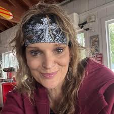 Hair salon for short cuts and blonde highlights?