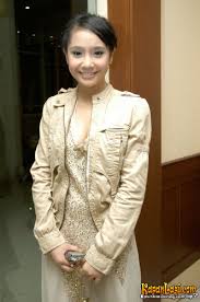 Umur 33 tahun) adalah seorang aktris, model, presenter, produser film, penyanyi berkebangsaan indonesia. Nagita Slavina Nagitaslavina1 Twitter