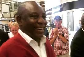Cyril ramaphosa foundation partner entity, black umbrellas, has partnered with the council for scientific and industrial research (csir) to provide technical and technological support to small. This Photo Of An Oom Fawning Over Ramaphosa Caused A Hilarious Reaction