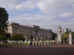 Buckingham palace is set to launch a review of its diversity policies in the coming weeks, british media reported sunday, after prince harry and meghan markle accused the royal family of racism. Through Hyde Park To Buckingham Palace Hiking Route Outdooractive Com