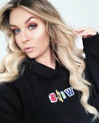 Diese dagi bee wird immer gehatet, weil sie product placement macht und damit auch geld verdient. Pin Von Bella Auf Dagi Dagi Bee Bilder
