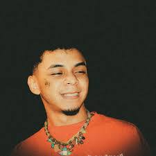 Ruben Wells's Instagram, Twitter & Facebook