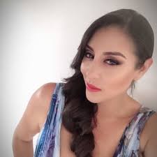 Alejandra Vallejo (@aleja_vallejol)