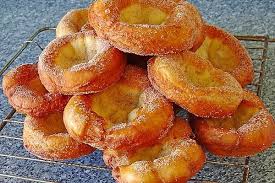 Ausgezogene Kuchle Von Stella Chefkoch Gebackene Apfelringe Krapfen Rezept Dessert Rezepte Einfach