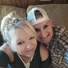 I am look for a good hairstylist. Who do yall recommend?