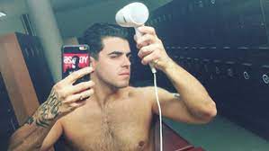 Young_g streams live on twitch! Young G Hirek Cikkek A Velveten