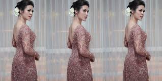Kebaya adalah salah satu pakaian tradisional yang sangat digemari di indonesia. Siapakah Desainer Yang Merancang Kebaya Pengantin Raisa Di Hari Pernikahan Ini Prediksinya Okezone Lifestyle