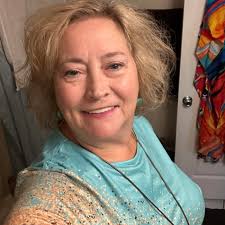 Who makes and personalizes cutting boards?