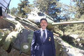 Tank hâlâ o dağın zirvesinde durmaktadır. Abdulkadir Kurt 42 Yil Sonra Besparmak Daglarinin Zirvesine Gitti Gundem Haberleri