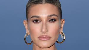 Hailey bieber präsentiert der öffentlichkeit ihre atemberaubende hochzeitsrobe. So Sah Hailey Baldwins Hochzeitskleid Aus News24viral