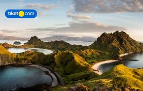 Mulai dari gambar alam, gunung, pantai, laut, sungai gambar pemandangan. 17 Pemandangan Alam Terindah Di Indonesia Ini Bikin Takjub Tiket Com