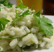 Lavate e asciugate un grande ciuffo di prezzemolo e tritatelo. Risotto Al Prezzemolo Mangiare Bene