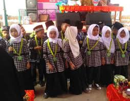 Sekolah co online bandung menerima pesanan baju seragam sekolah dari seragam sekolah tk sd smp sma maupun seragam madrasah tpa paud dan seragam batik hubungi kami di nomor telpon 081323739973 022 85920070 atau pin bb 597bacee email. Model Seragam Tpq Modern Polos Terbaru Pontren Com