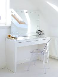 Ikea furniture and home accessories are practical, well designed and affordable. Toeletta Ikea 38 Foto Modelli Bianchi Con Luce E Uno Specchio Per La Camera Da Letto Tavoli Della Serie Malm All Interno