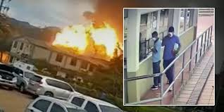 Check spelling or type a new query. Atencion Explota Carro Bomba En Batallon De Cucuta Y Deja Varios Soldados Heridos Noticentro 1 Cm