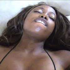 Mwanamke anapizi mara 5 ukimshika sehemu hizi 5. Kuanzia Umri Wa Miaka 18 Tuu Chini Mweusi Classic Blog Facebook