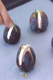 Figues Roties Au Chevre Miel In 2020 Roasted Figs Food Recipies Cooking Recipes Desserts