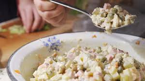 Olivier salad vegetarian cuisine side dish vegetable, salad png. Analitiki Podschitali Indeks Salata Olive Rt Na Russkom