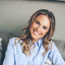 Samantha Pope's Instagram, Twitter & Facebook