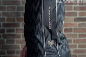 Zachte go ahead eagles kersttrui* van 100% acryl met de skyline van deventer, de tekst 'walking in an eagles wonderland' en verschillende kerstmotieven. Hummel Go Ahead Eagles 19 20 Home Away Kits Released Footy Headlines