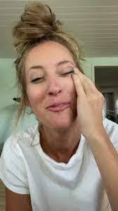 Kari Brecht's Instagram, Twitter & Facebook