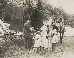 1905 The First Bookmobile In The Us Mary Titcomb Used This Horse Drawn Cart To Deliver Books To Rural Areas In Mar Bookmobile Vintage Photos Mobile Library