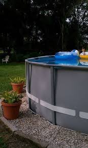 Landschaftsbau Um Oberirdische Pools Landschaftsbau Rund Um Die Basis Von I Ba In 2020 Above Ground Pool Landscaping Backyard Pool Landscaping Pool Landscaping