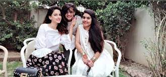 Saba qamar family | saba qamar family detail with mother, brother, sister, nephew & niece. Facebook