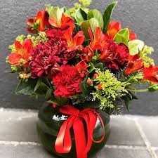 Whether you're looking for a bunch of tulips to brighten up your home or a bespoke bouquet for someone special, we guarantee we can help you put smiles on faces. Florist Vermont Online Flowers Flower Delivery Vermont