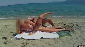 SEX on the BEACH ～初めて砂浜で犯された、小さなお尻にも。 オンラインで視聴する