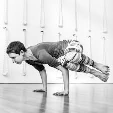 Movements yoga amsterdam overtoom 230 1054 hz amsterdam. Iyengar Yoga Centrum Amsterdam Youtube