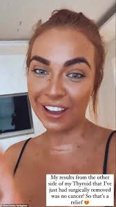 According to cancer.org, the thyroid gland is located in the front part of the neck, just below the thyroid cartilage you know as the adam's apple. Demi Jones Reveals Her Neck Scar As She Shares Amazing News About Her Thyroid Cancer Diagnosis Aktuelle Boulevard Nachrichten Und Fotogalerien Zu Stars Sternchen