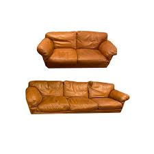 Sono inoltre disponibili in velluto o tessuto, i divani a due posti menzzo dal design. Set 2 Divani 3 Posti E 2 Posti Poppy In Pelle Poltrona Frau Deesup