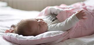 Das aktive und bewusste herumdrehen folgt erst später. Weshalb Sauglinge Im Schlaf Sterben