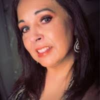 Lori Ferraro's Instagram, Twitter & Facebook