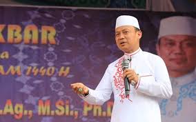 Biodata ustad das ad latif. Detik Detik Ustaz Das Ad Bubarkan Ribuan Jemaahnya Demi Menaati Protokol Kesehatan