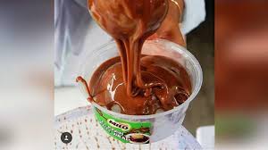It's shaved ice, topped with a thick and sweet syrup made. Dari Malaysia Begini Perjalanan Es Kepal Milo Ke Indonesia Travel Tempo Co