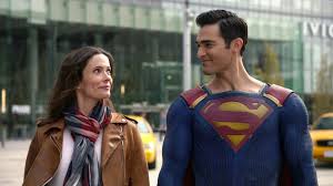 Superman & lois, the seventh arrowverse spinoff series, will take the titular characters from metropolis to smallville. Watch Superman Lois S First Full Trailer