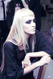 Anno nuovo, momento perfetto per pensare a un nuovo hair look. Tagli Corti E Acconciature Per Capelli Lunghi Da Portare Con La Frangia