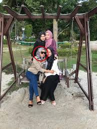 Menteri dalam negeri, gerard collomb, sudah mengatakan akan segera berkunjung ke tempat kejadian perkara. Lemas Karbon Monoksida Dalam Kereta Seorang Lagi Meninggal Kembar Stabil