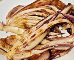 Prodotto venduto in sacchetti da 1/2 kg. Radicchio In Padella Con Uvetta E Pinoli Mangiare Bene