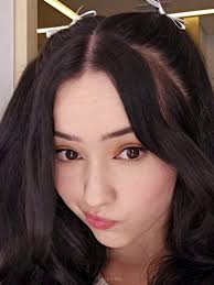 Discover the Dreamy World of Lexie Levin at HybeGeffen