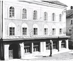 Doch da steht dieses haus, in dem adolf hitler geboren wurde. Was Wird Aus Dem Hitler Haus Pressreader