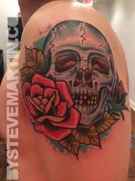 Neo Traditional Skull And Rose Tattoo Caveira
