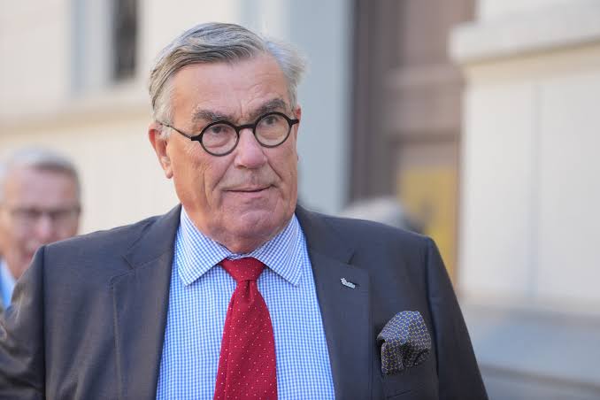 Stein Erik Hagen, Økonomi | Stein Erik Hagen (69) er død